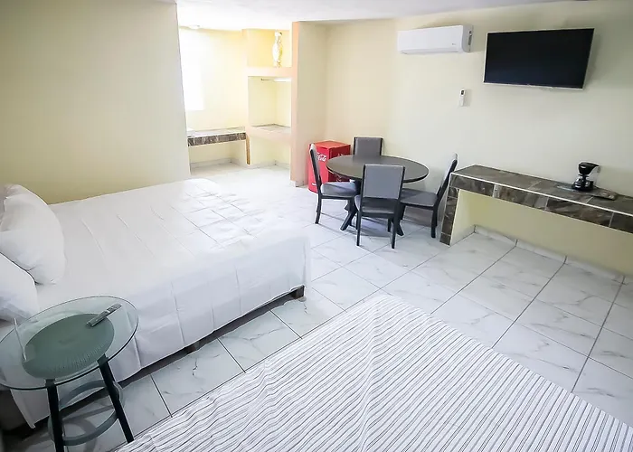 OYO Hotel Plaza Las Torres, Cabo San Lucas