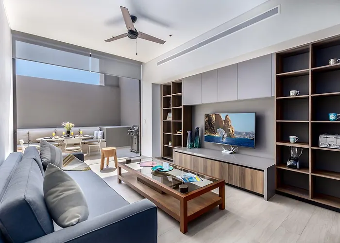 2 Bedroom Cabo Marina Walk To Beach & Private Jacuzzi