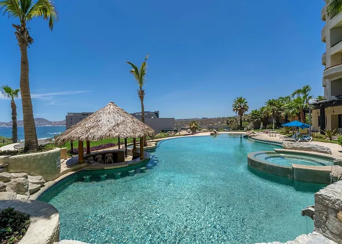 Stunning 2 Bedroom With Ocean Views & Jacuzzi By The Beach