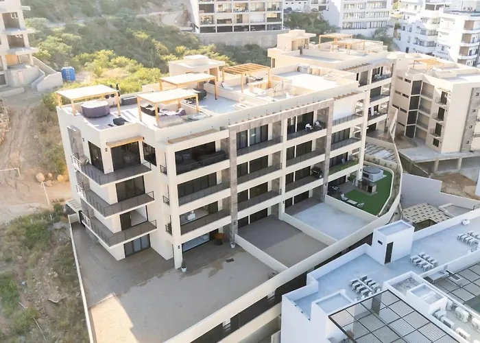 New 3 Bd Condo With Pool And Gym