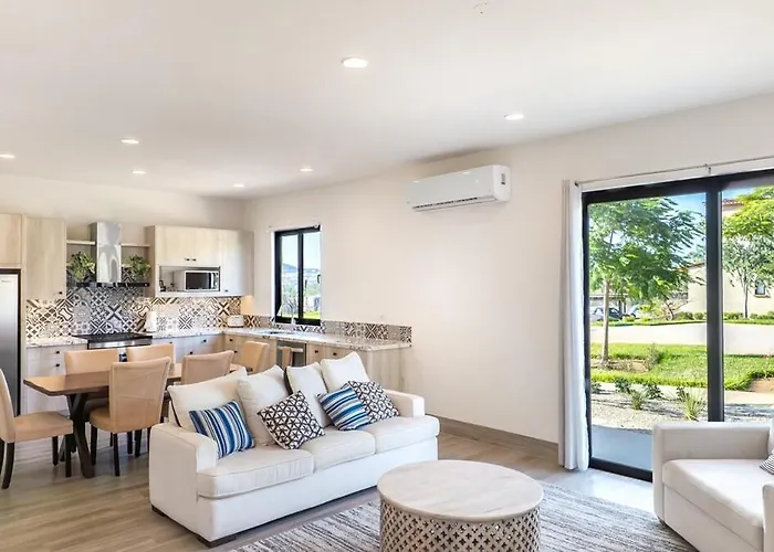 Stunning 2Br Condo - 5 Min To Beach