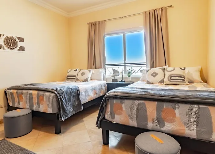 Casa Sirena- Secure & Private Poolside Retreat