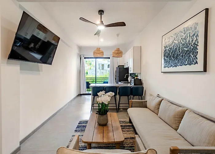 New 2Br Apartment Walk To Marina & Downtown