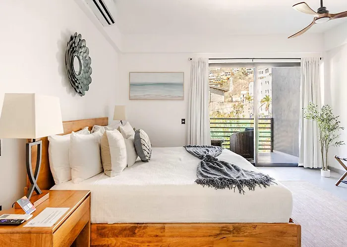 New Listing Walk To Downtown Cabo King Bed