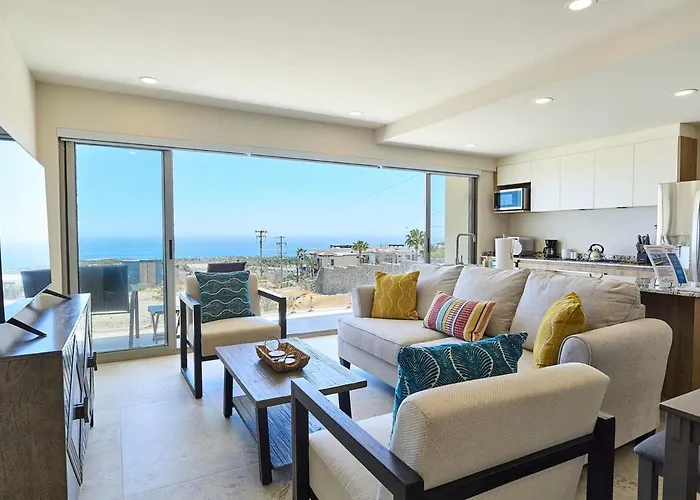 Penthouse Paradise, Arch & Ocean Views, Private Pool!