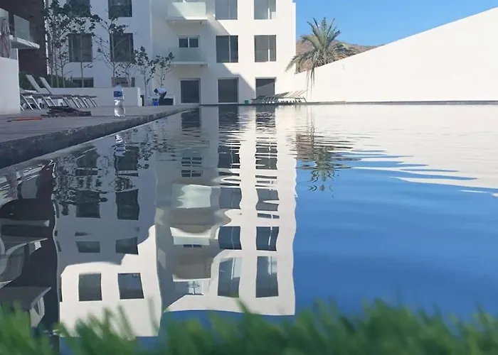Condo Walking Distance To The Beach And Marina