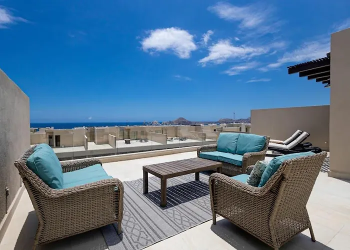 Modern Studio With Rooftop Lounge, Pools, Gym, Pickleball & Netflix Access