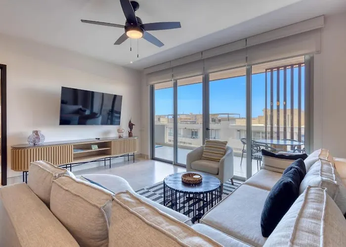 Elegant Resort Condo With Heated Pool, Pickleball, Gym & Garden Views