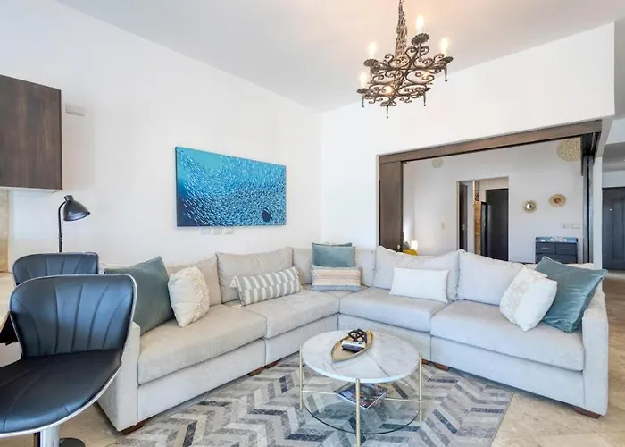 Charming & Sunlit Condo With Pool & Balcony - Near Golf, Beaches, & Nightlife