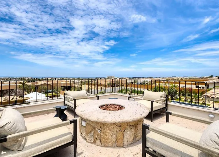Luxury Coastal Retreat - Pool & World-Class Golf