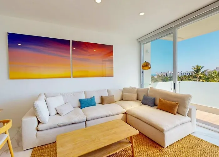 Spacious Condo With Private Washer/Dryer, City Views, And Shared Pool