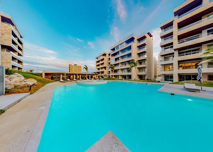 Stunning 3 BR - Pool - Awesome amenities