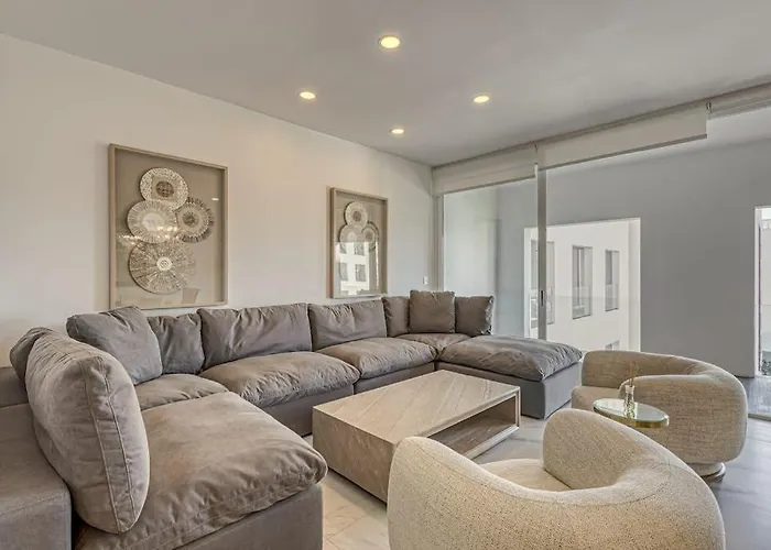 Spacious Luxury Apartment With Ocean Views, Pool And Steps To Playa El Medano