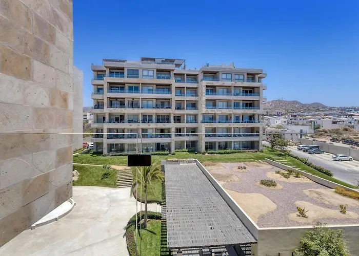 Spectacular Vista Vela Condos - Near Major Attractions, Ac & Balcony Grill