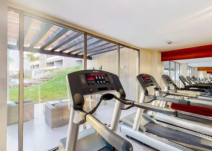Modern Studio With Rooftop Lounge, Pools, Gym, Pickleball & Netflix Access