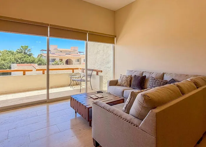 Condo With Private Terrace, Pool & Gym Access