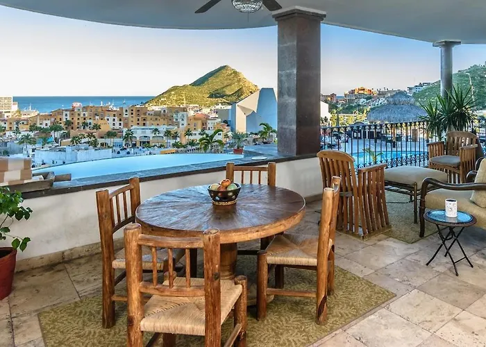 Luxury Condo - Great View - Easy Walk Everywhere!