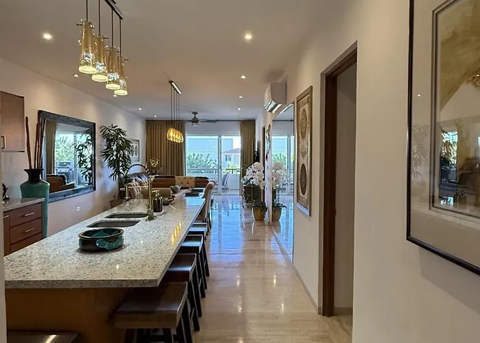 Close To Town Condo Olas 242