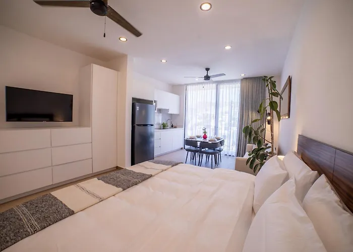 Modern Studio 3 Blocks Away From The Marina King Bed And Pool
