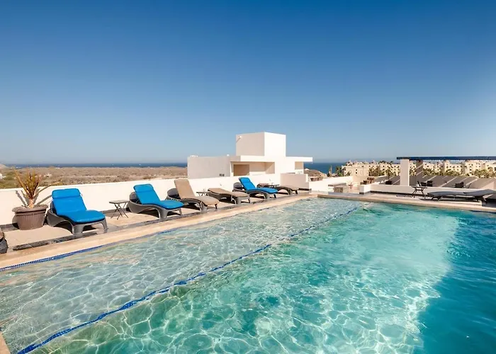 Luxury Penthouse Rooftop Pool Walk To Beach